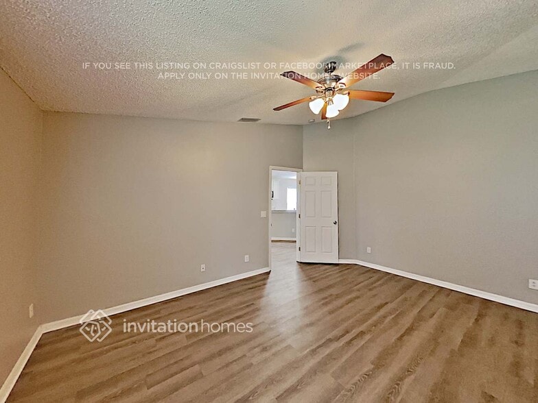 Building Photo - 4860 Manchester Dr