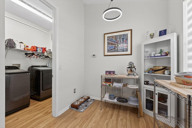 Building Photo - 6689 Southport Dr