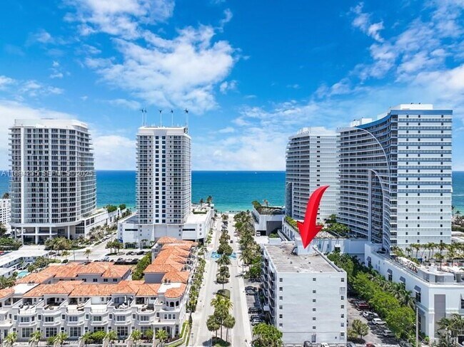 Building Photo - 3000 Riomar St