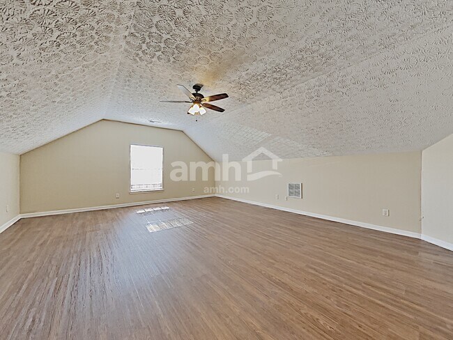 Building Photo - 1002 Mallory Ln