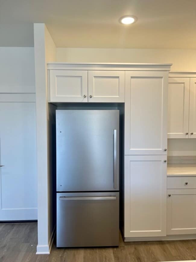 Building Photo - Gorgeous newer townhome in SE Bend!