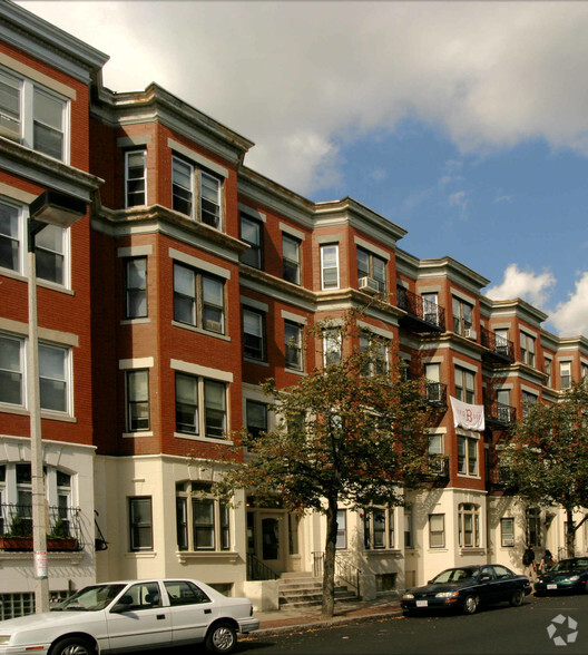 Building Photo - 165-171 Hemenway St