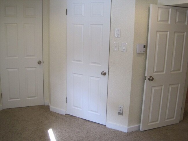 Building Photo - 549