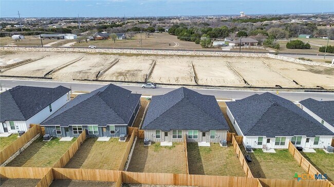 Building Photo - 3902 American Elm Dr