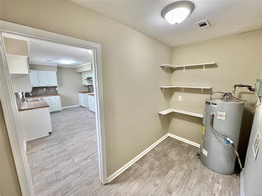 Building Photo - 502 Adler Dr