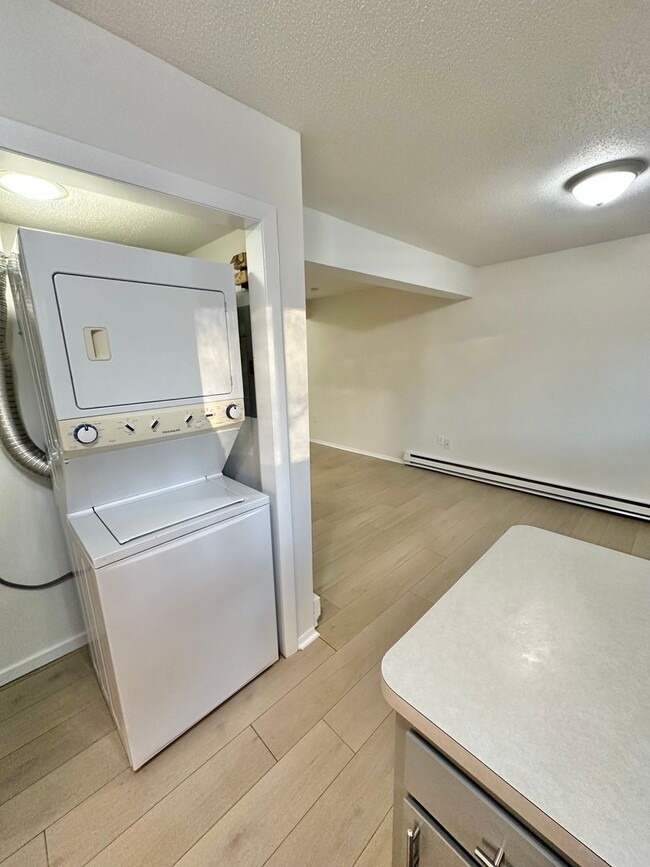 Building Photo - 492 East St