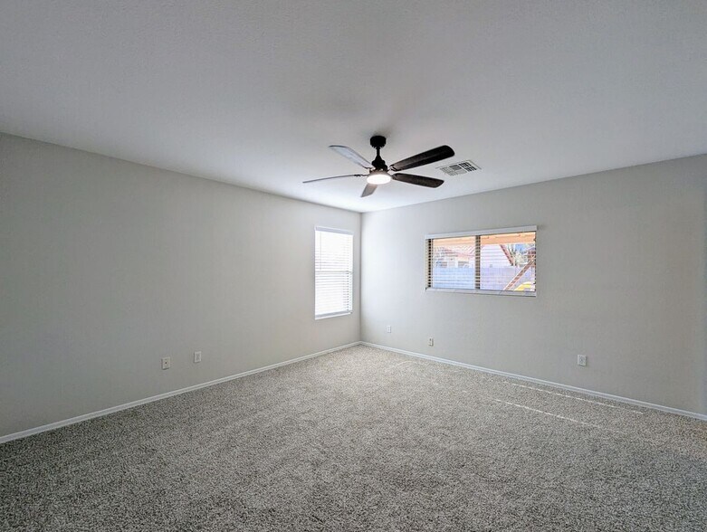 Building Photo - 3008 W Running Deer Trl