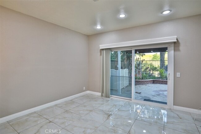 Building Photo - 176 Cll Renata