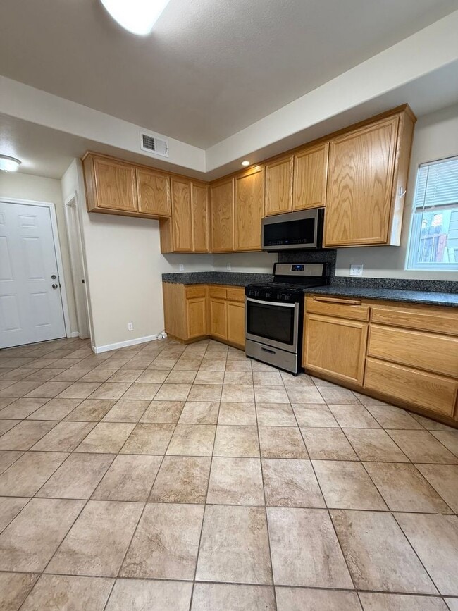 Building Photo - Beautiful 4 Bedroom 4.5 Bath Home COMING SOON!!!