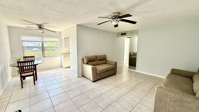 Building Photo - 281 Tilford N