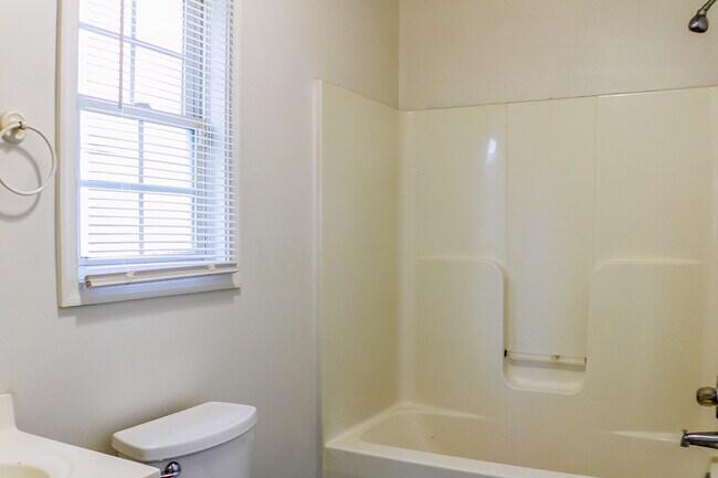 Building Photo - 1026 Stainback St