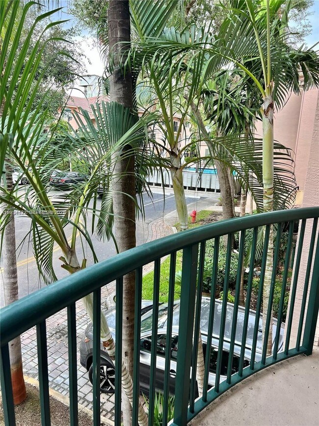 Building Photo - 2039 SE 10th Ave