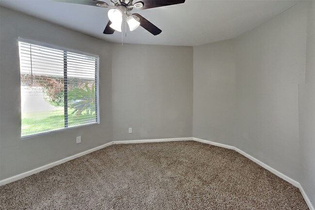 Building Photo - 8607 Pines Pl Dr