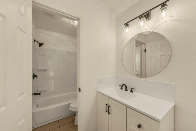 Building Photo - 18147 Dinner Creek Dr