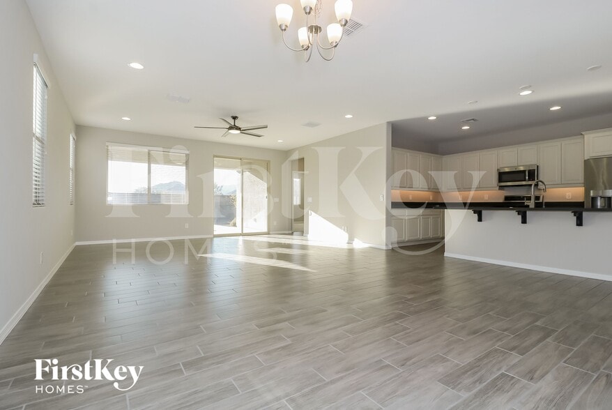 Building Photo - 8411 S 164th Dr