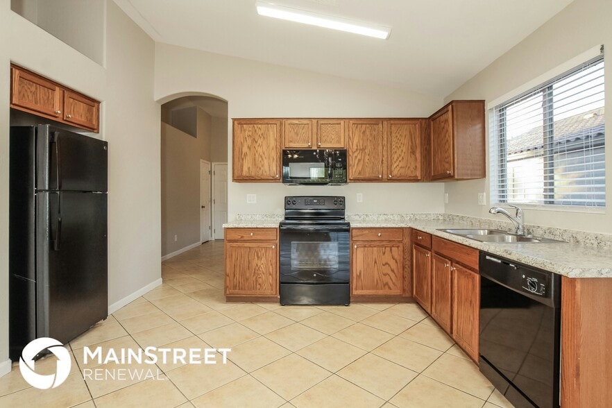 Building Photo - 13817 N 149th Ln