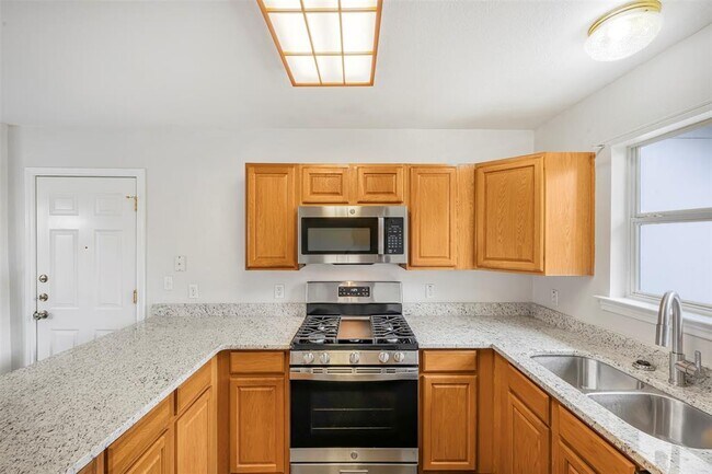 Building Photo - 613 Broken Bow Dr