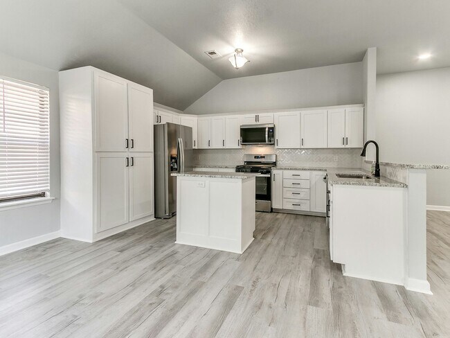 Building Photo - 5612 SE 87th St