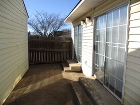 Building Photo - 1936 Lariat Cir