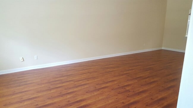 Building Photo - 410 S College St