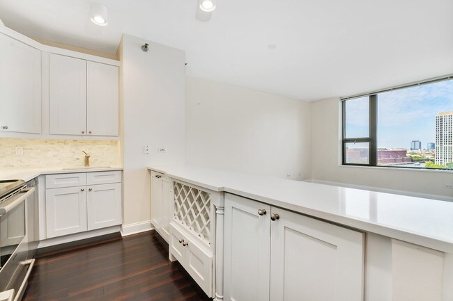 Building Photo - 501 N Clinton St