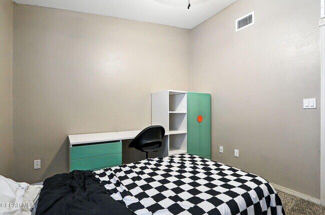Building Photo - 12136 Middle Frk