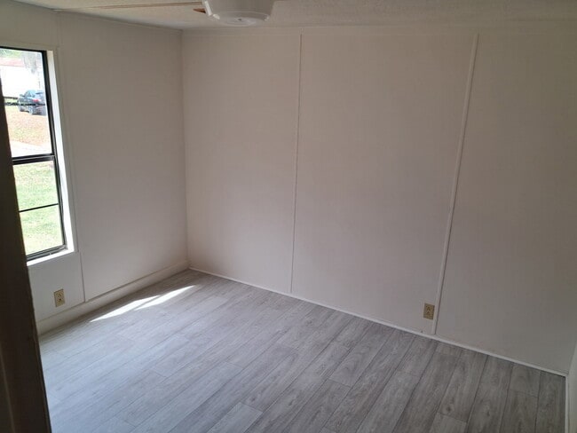 Building Photo - 472 Ruben Wells Rd