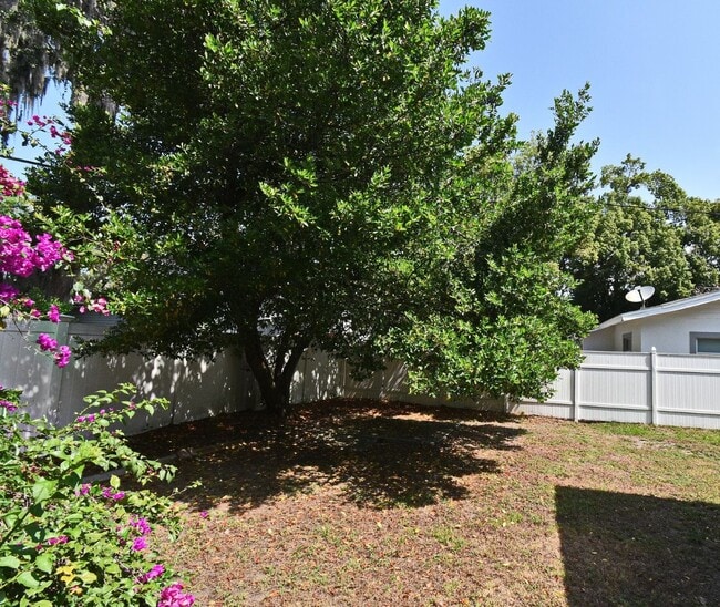 Building Photo - Renovated Home in the Heart of Orlando's M...