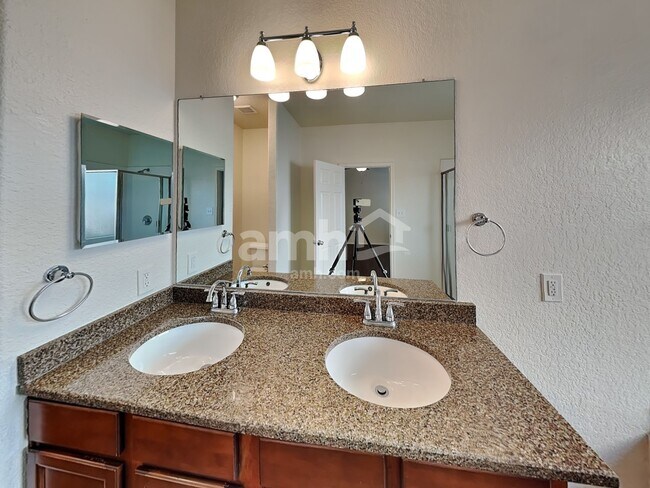 Building Photo - 412 Saddlehorn Way