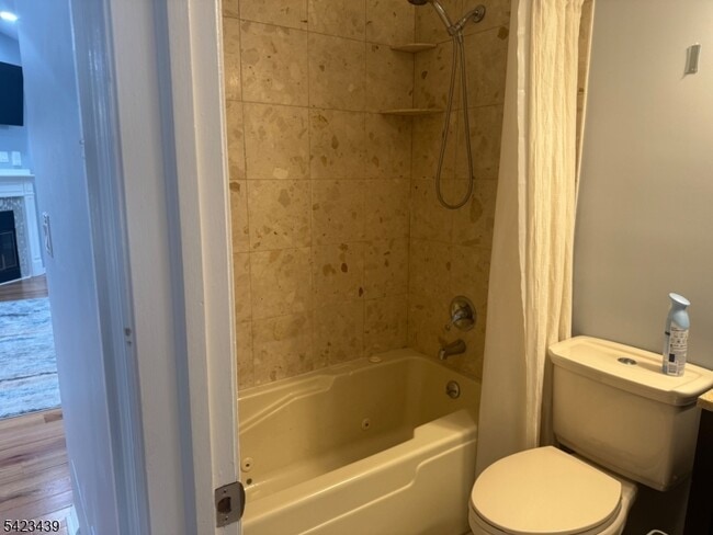 Building Photo - 50 Falls Bridge Dr