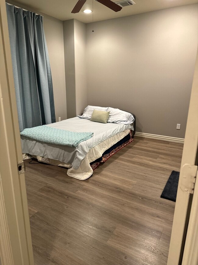 Second Bed - 2312 Camden Dr