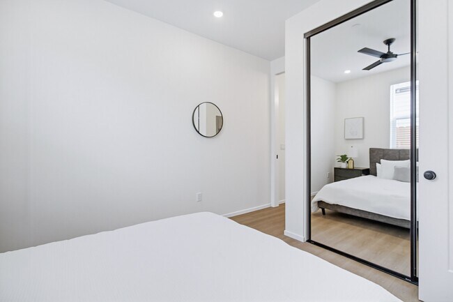 Building Photo - 3042-3044 J St