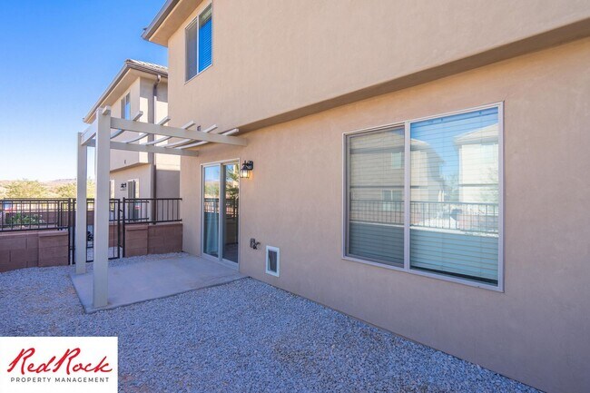 Building Photo - Move In Special - $500 Off First Months Re...