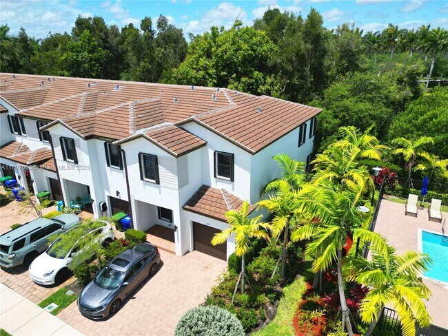 Building Photo - 132 SW 185th Way