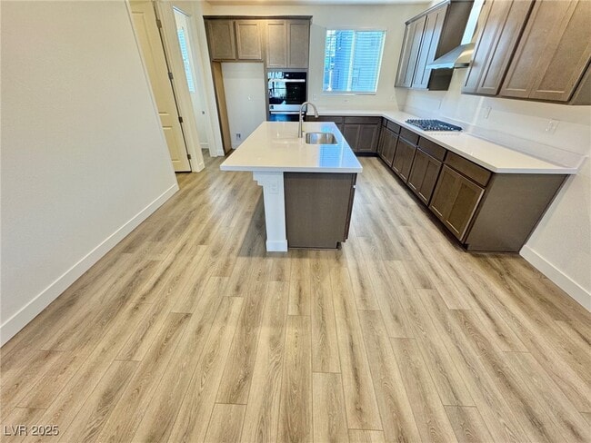 Building Photo - 1548 Little Penguin St