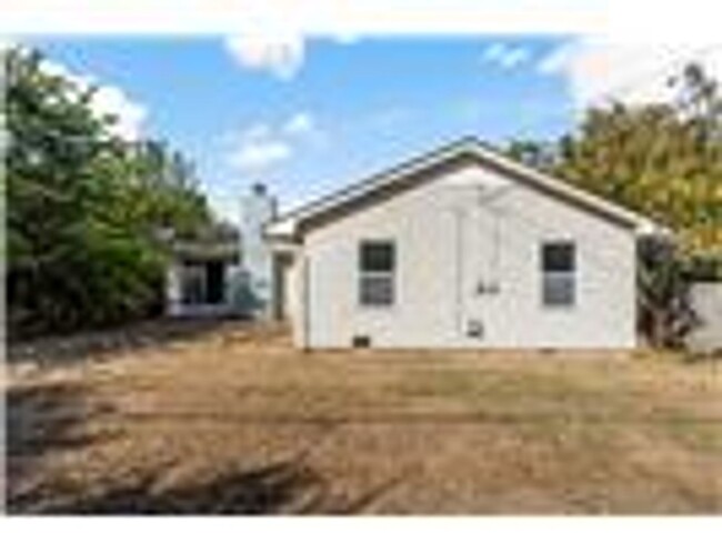 Building Photo - Beautifully Renovated 3-Bed, 2-Bath Home i...