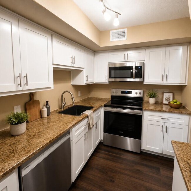 Building Photo - 2314 Bamboo Dr
