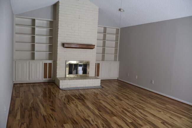 Building Photo - 12907 Maxfield Dr