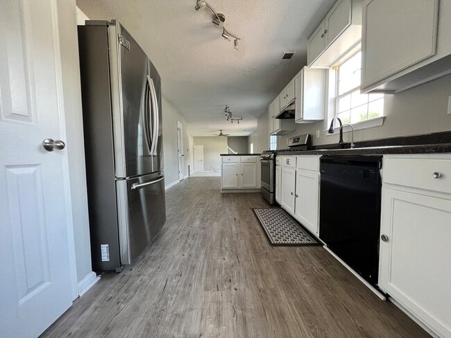 Building Photo - 448 Canoga Ct