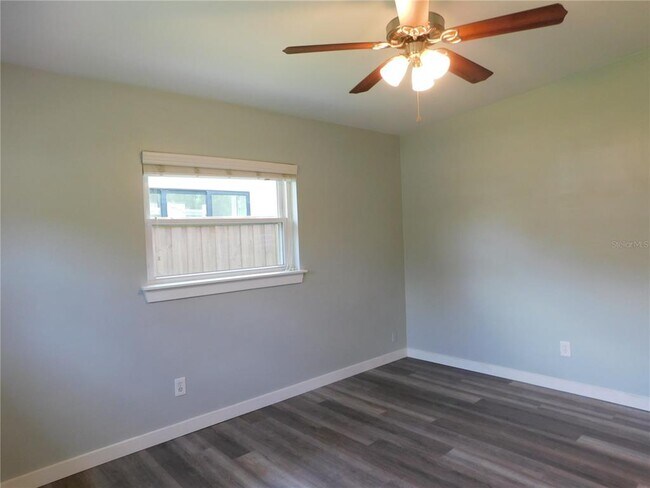 Building Photo - 2252 Howard Dr