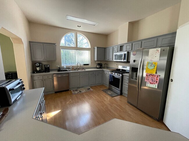 Building Photo - Lovely 3 Bedroom, 2 bath Home with 2 Car Garage and Partial Water View! Pet Friendly!