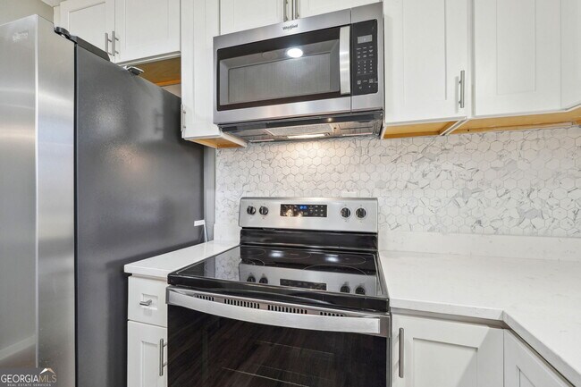 Building Photo - 2419 Greenway Dr