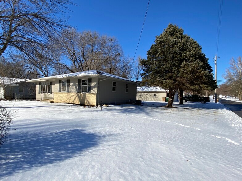Building Photo - 5425 NW 66th Ave