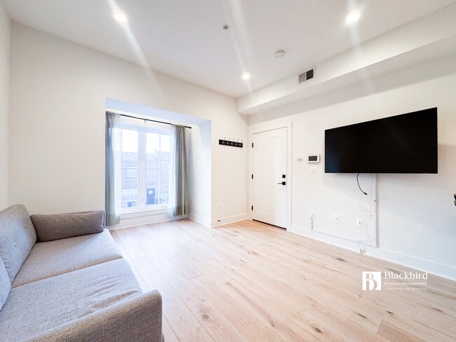 Building Photo - 1011 18th St NE