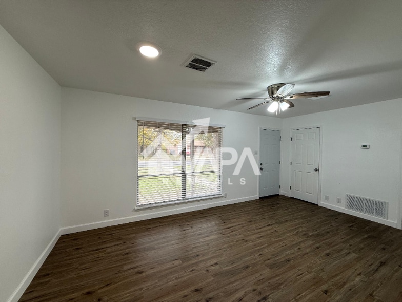 Building Photo - 4938 Bernadine Dr