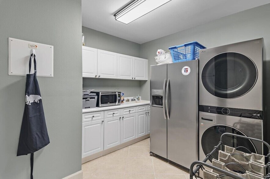 Building Photo - 725 Gulf Shore Dr