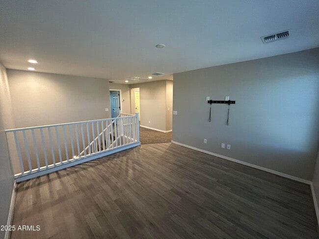 Building Photo - 25930 N Thornhill Dr