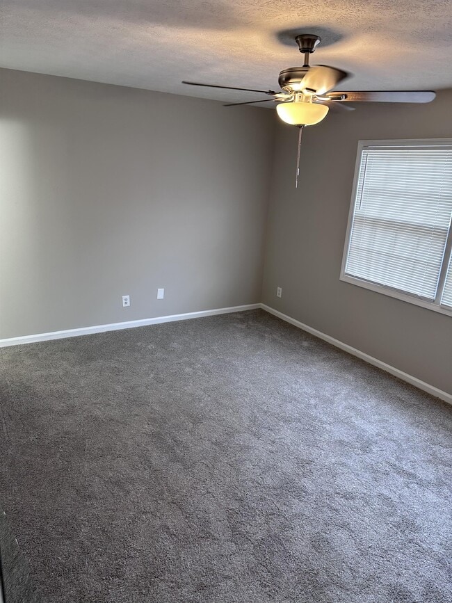 Building Photo - 185 Eaglewood Way