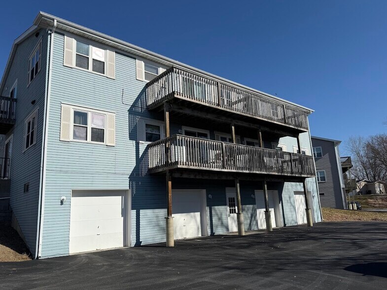 Rear - 2042 Cliff Alex Ct S