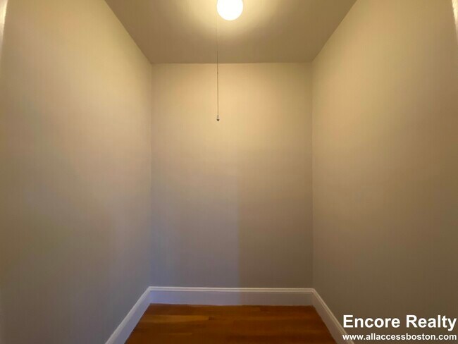 Building Photo - 110 College Ave